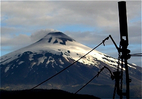 De rokende vulkan Villarica, gezien vanaf Pucon